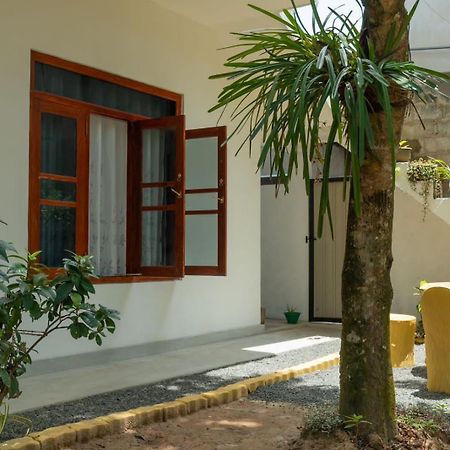 Lakru Home Stay Уелигама Екстериор снимка